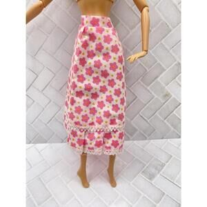 Vintage Barbie Skirt- White With Pink Flowers 70’s Lace Hem Snap Closure